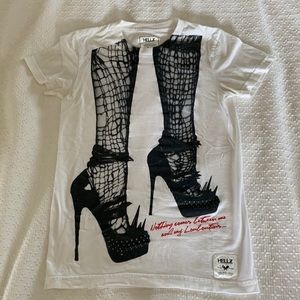 Hellz Louboutin shirt size Small